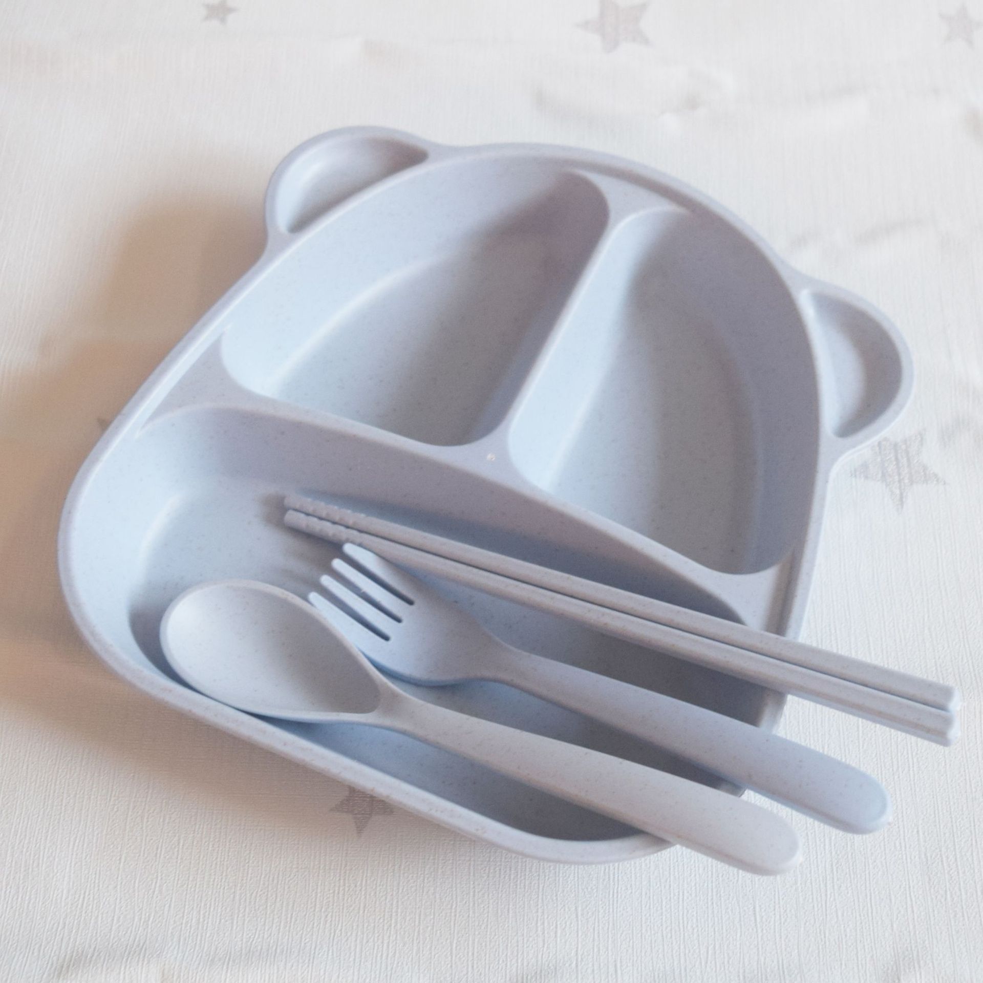 ถาดหลุมเด็กรูปหมี ชุดจานข้าวเด็กพร้อมช้อนส้อมและตะเกียบ จากฟางข้าวสาลี BPA-Free ปลอดสารพิษ