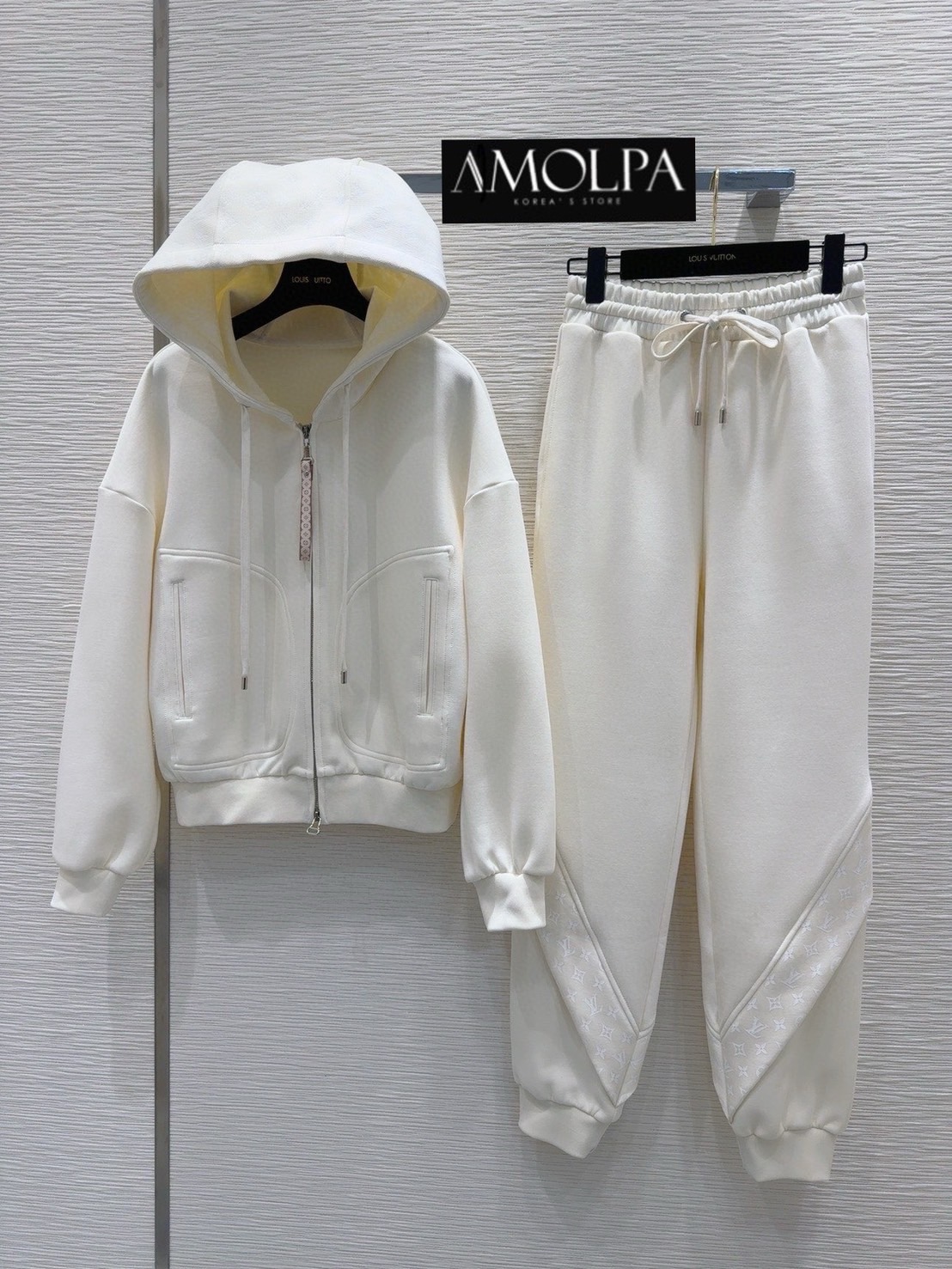 SET JACKET LV งาน hiend เนื้อผ้าดีม๊าก ผ้าใส่สบายมาก ใส่สบาย : สินค้าคุณภาพ (พร้อมส่ง)