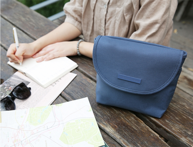 DINIWELL MESSENGER BAG กระเป๋าสะพายอเนกประสงค์ ใส่ได้ทั้งทำงาน ท่องเที่ยว ช่องเยอะ น้ำหนักเบา ผลิตจากไนล่อนคุณภาพสูง กันน้ำ มี 4 สีให้เลือก