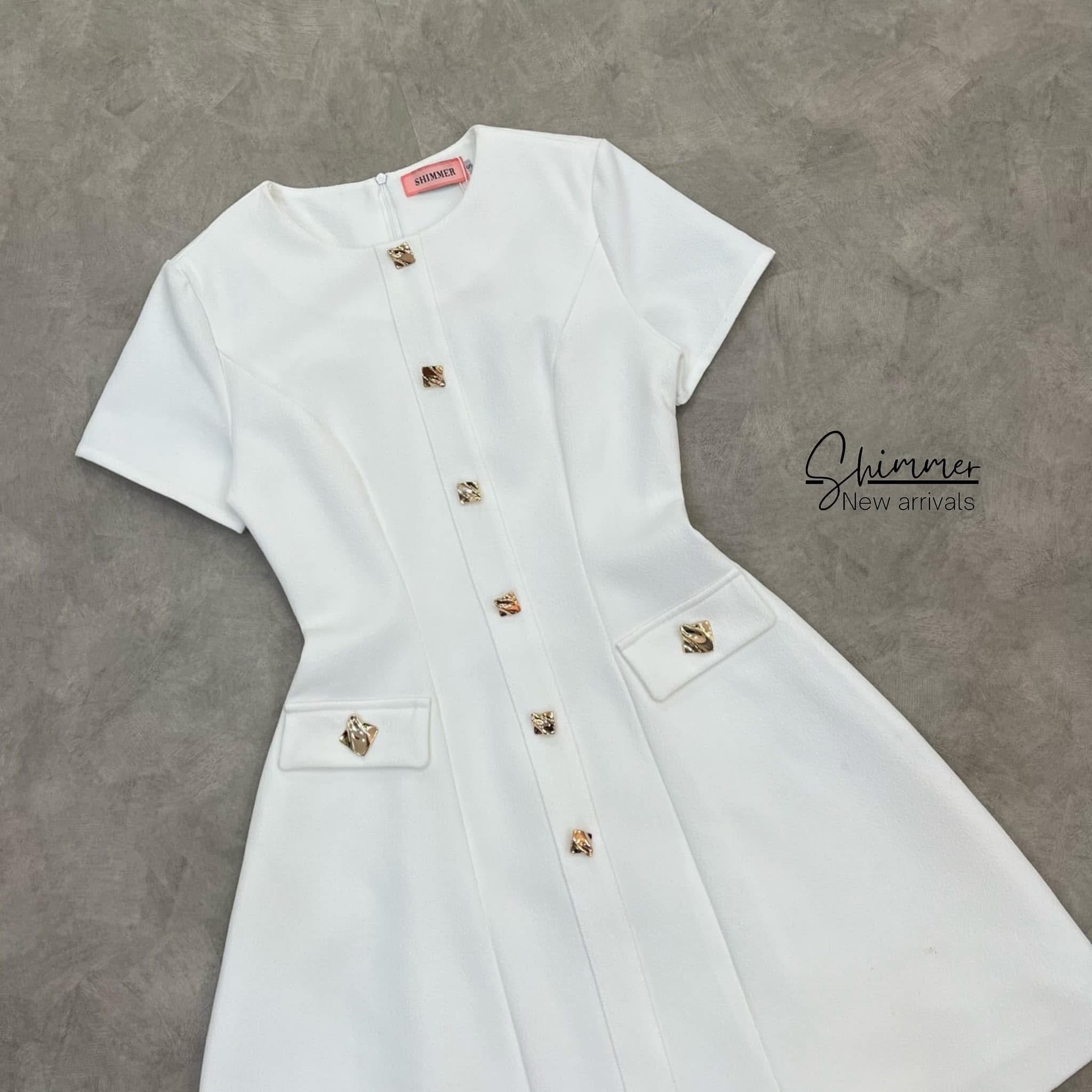 มินิเดรสแต่งกระดุมสีทองดีไซน์สวยคลาสสิคเนื้อผ้าพรีเมียมทั้งชุด ใส่สบาย : สินค้าคุณภาพ (พร้อมส่ง)