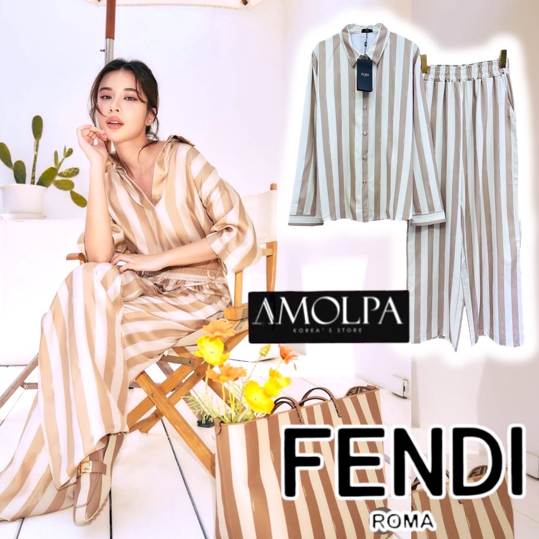 ET PAJAMAS FENDI งาน hiend งานใหม่ ตัวเสื้อเป็นเชิ้ต FENDI เด่นเป็นสง่า มาพร้อมกางเกงขายาว ใส่เข้ากันลงตัว งานน่ารักมาก ผ้าดี๊ดีย์ เนื้อผ้าดีมากๆค่ะค๊าลูกค้า ใส่แล้วเย็นๆ ใส่สบาย : สินค้าคุณภาพ (พร้อมส่ง)
