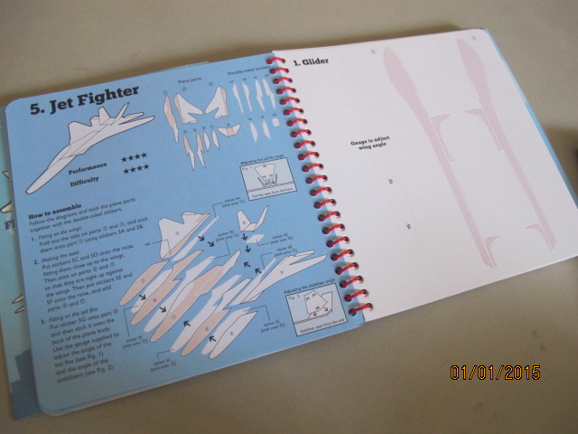 Kei Kinoshita : Construct and Colour Paper Planes to Fly : 5 Press-Out Plane Models + 200 Stickers : Glider, Flying Boat, Biplane, Bird-shaped plane + Jet Fighter หนังสือโมเดลเครื่องบินกระดาษ 5 ลำ