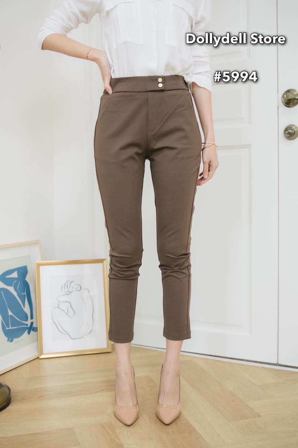 กางเกงเอวด้านหลังเป็นสม๊อคยืดได้ แต่งกระดุมหลอกช่วงเอวด้านหน้า มีกระเป๋าจริงเนื้อผ้าคุณภาพดีใส่สบาย ใส่สบาย : สินค้าคุณภาพ (พร้อมส่ง)