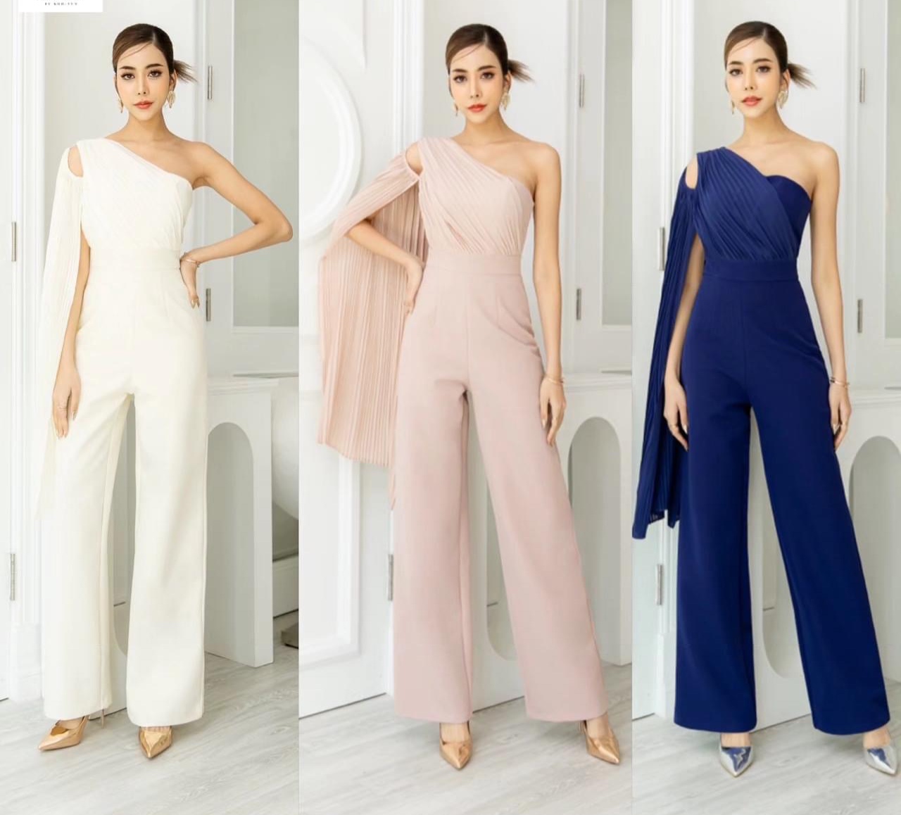 จั้มสูทไหล่เฉียงแต่งผ้าชีฟองอัดพลีท เนื้อผ้าเกรดเอ ผ้าทิ้งตัวสวย ตัวชุดเป็นทรงเข้ารูป สินค้าคุณภาพ (พร้อมส่ง)