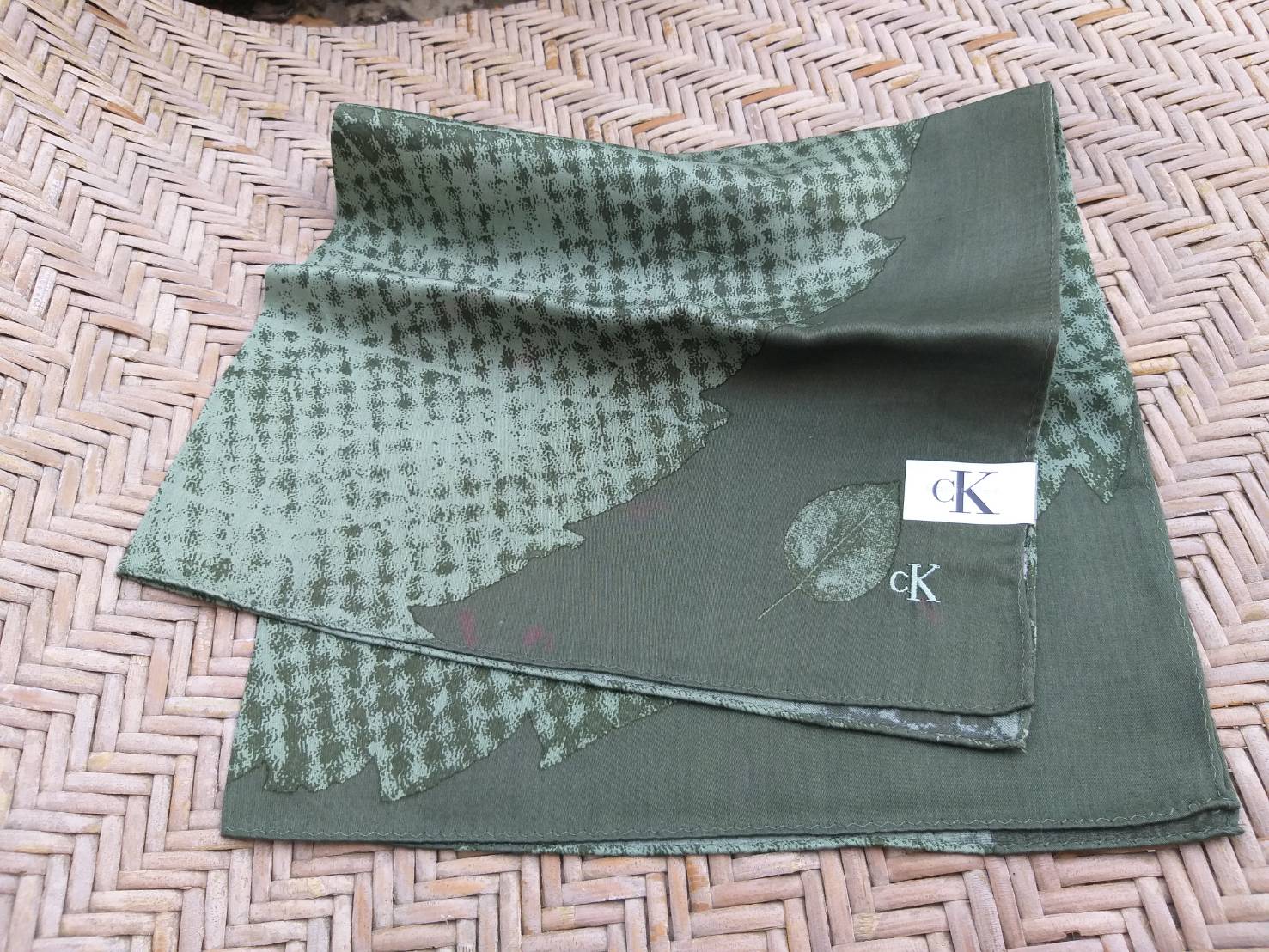 ผ้าเช็ดหน้าชาย CK ผ้าดีสุดๆ นุ่มมากกก ลายใบไม้