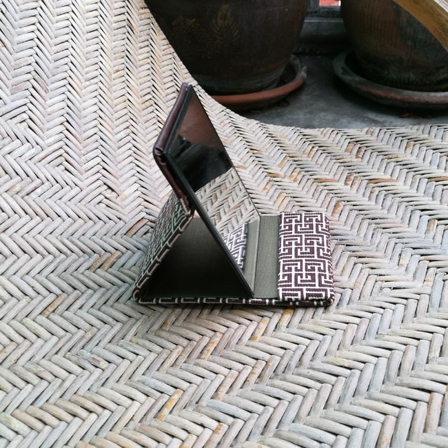 กระจกพับตั้งได้ สวยหรูดูแพง ขนาดเล็กพกได้ /ของใหม่/