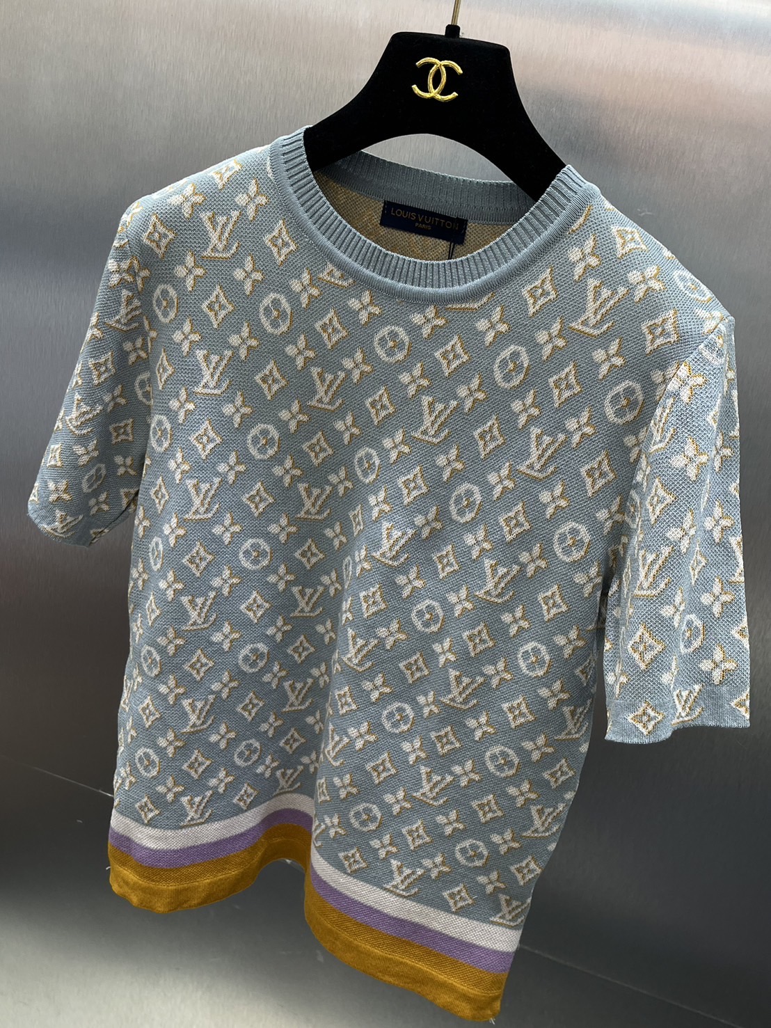 เสื้อผ้านิต LV ทอลายmonogram ลายสวยคมชัด ต่อลายชาย เสื้อ งานสวยเรียบหรู คลาสสิค : สินค้าคุณภาพ (พร้อมส่ง)