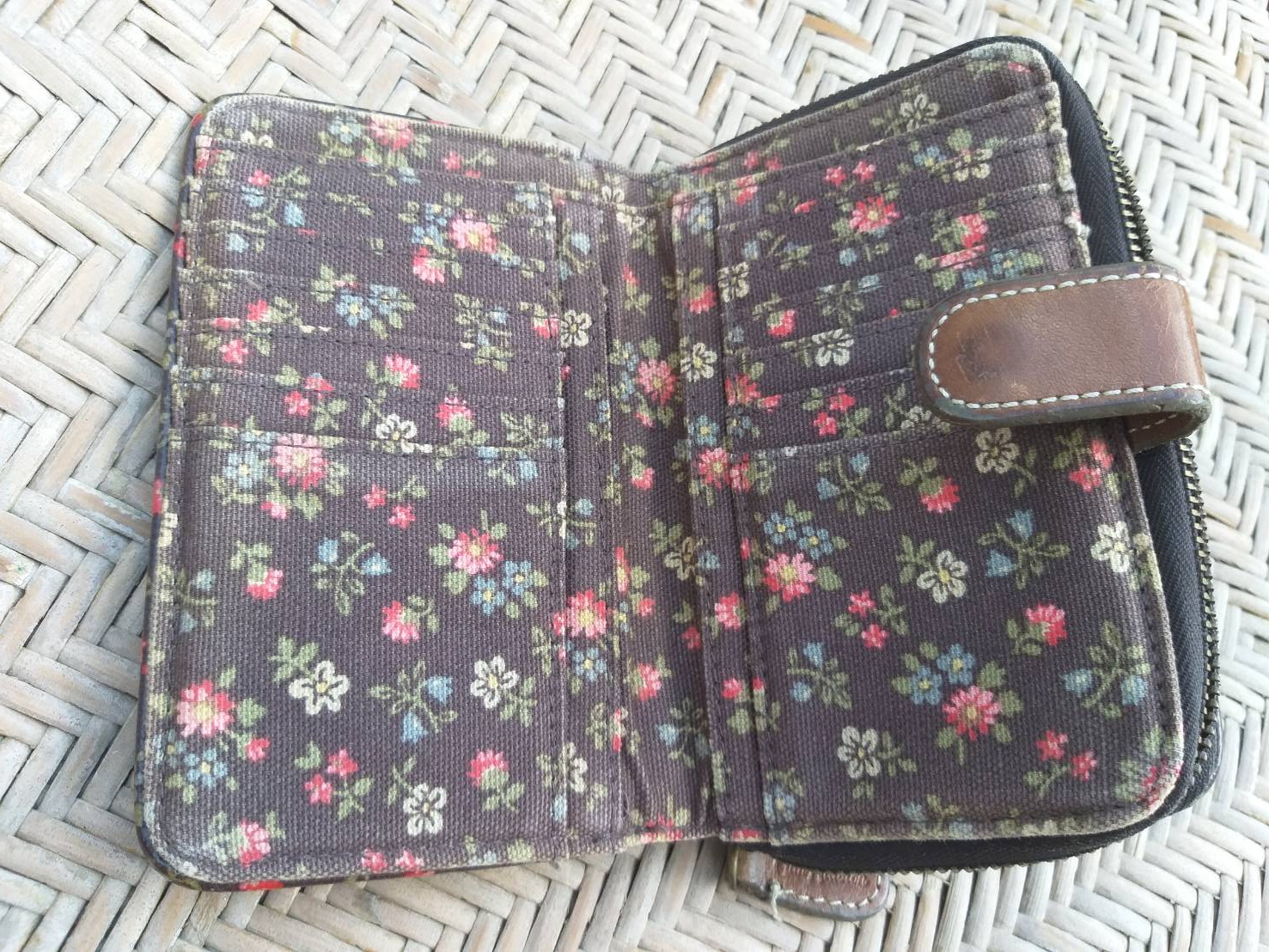 กระเป๋าสตางค์ Cath Kidston ของแท้