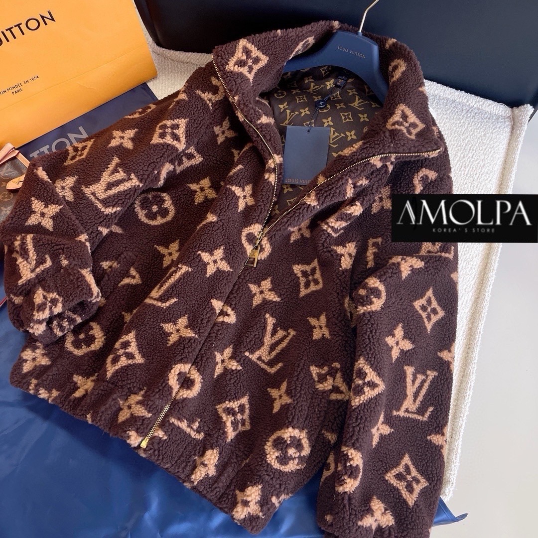 JACKET LV งาน hiend ขนแกะหนานุ่มมม 2024SS งานไฮเอนนน เก็บรายละเอียดได้สวยยยงาม สวยจริง ห้ามพลาด ใส่สบาย : สินค้าคุณภาพ (พร้อมส่ง)