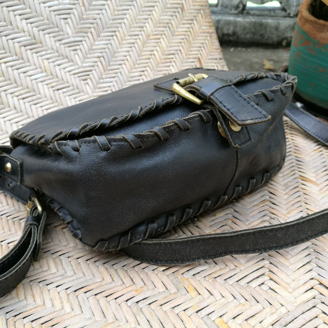 กะเป๋าสะพายหนังแท้ น่ารักค่ะใบนี้