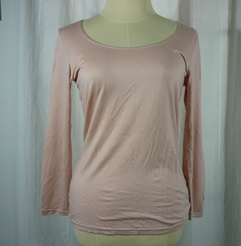 เสื้อฮีทเทคหญิง สีเนื้อสวยมาก Uniqlo ไซส์ M