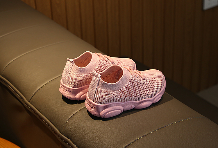 รองเท้าเด็กชายหญิง วัย 1-6 ปี ผ้าตาข่ายยืดหยุ่น ระบายอากาศดี สวมใส่เบาสบายไม่ร้อน