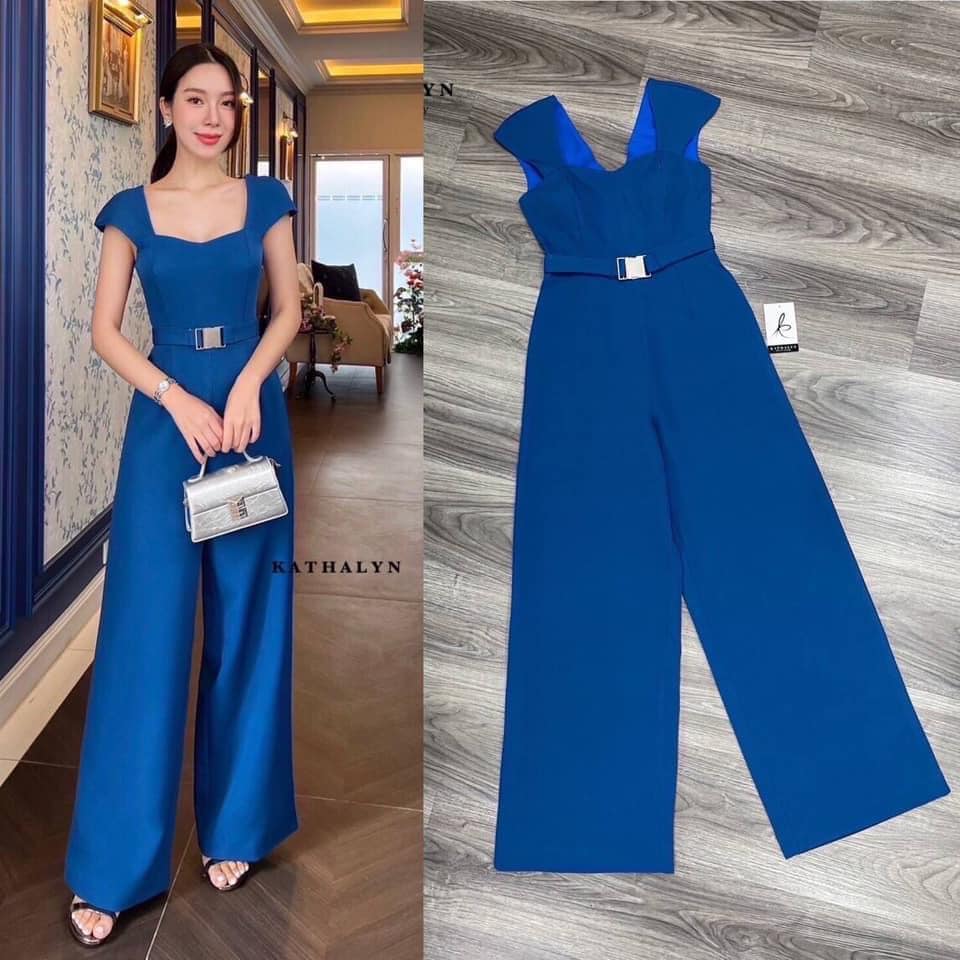 จั๊มสูทขายาว แขนกุดแขนบ่า หน้าอกเว้าลงทรงบลา มีฟองบลาในตัว ผ้าเนื้อดีมีน้ำหนักอยู่ทรง ช่วงเอวมีเข็มขัด ในตัว ใส่สบาย สินค้าคุณภาพ (พร้อมส่ง)