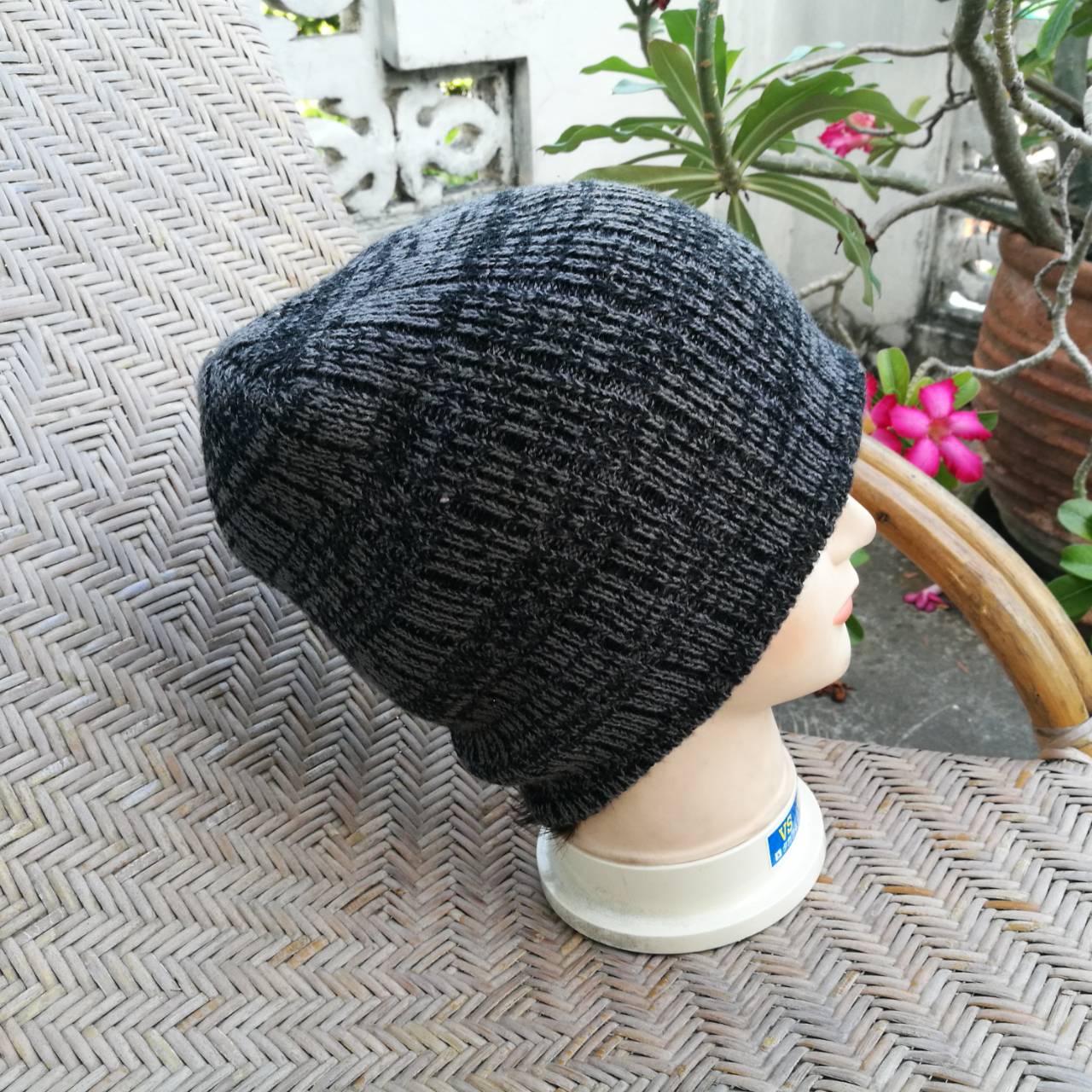หมวกไหมพรม 2 ชั้น สีสลับดำเทา สวยค่ะ