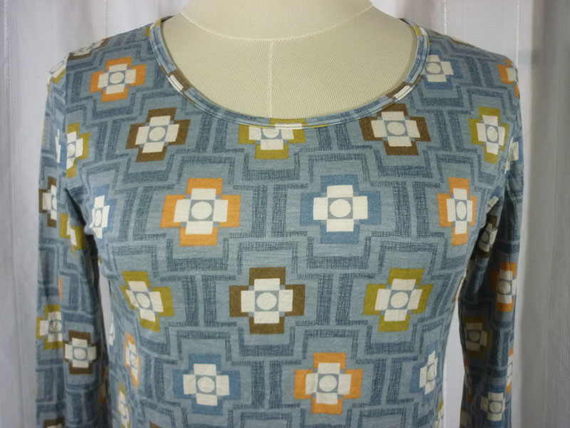 เสื้อฮีทเทคหญิง Uniqlo heattech รุ่น Orla Kiely Sz M