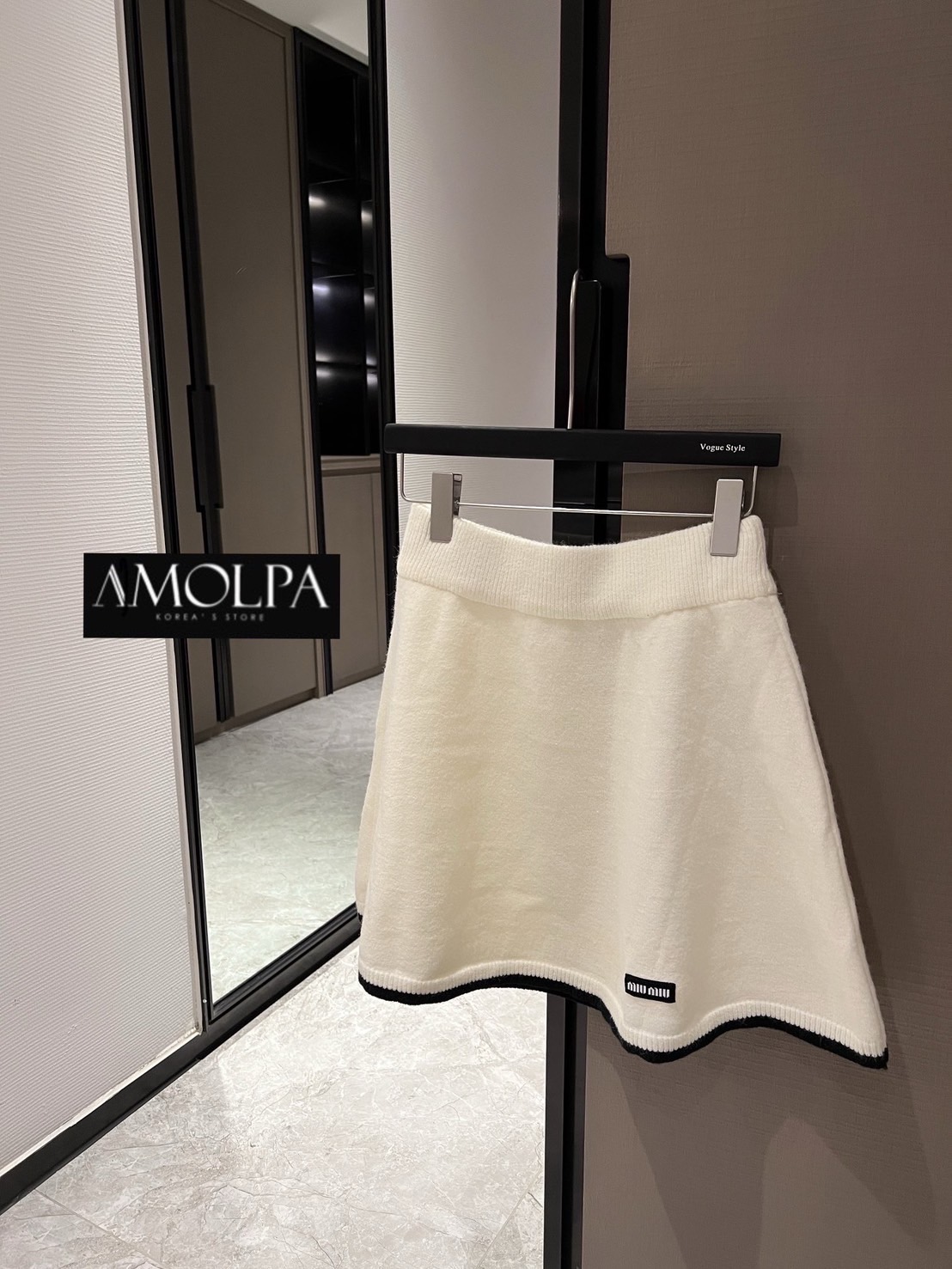 SET 3 PCS SKIRT MIU MIU KNIT งาน HIEND – TOP GRADE เสื้อคลุม+เสื้อแขนสั้น+กระโปรง งานส๊วยยม๊าก เนื้อไหมพรมแน่นสุดๆ ผ้าเกรดขั้นเทพ สวยสุดๆ ใส่สบาย : สินค้าคุณภาพ (พร้อมส่ง)