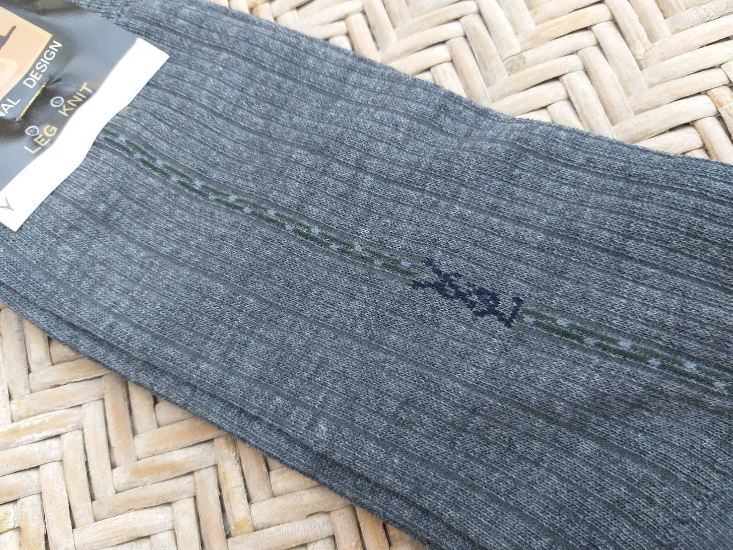 ถุงเท้าชาย Yves Saint Laurent มีหลายแบบ