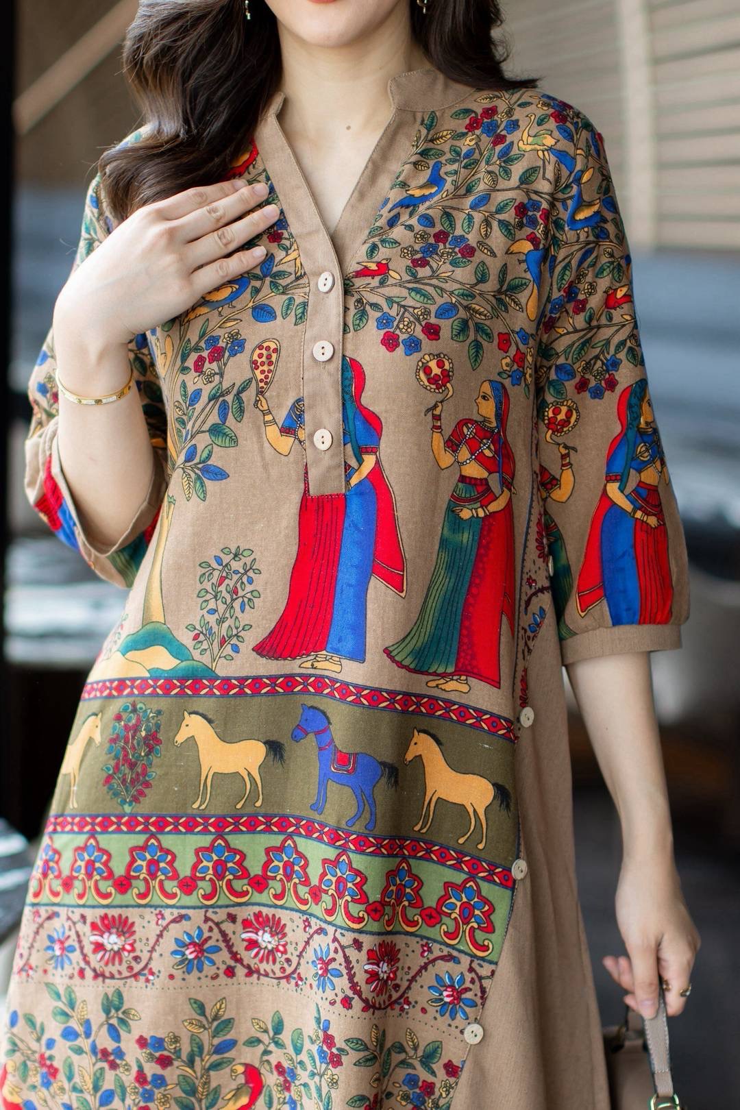 เดรสเชิ้ตผ้าฝ้ายลินินเกาหลี ตัดต่อแถบสีพื้น พิมพ์ลวดลายการเล่าเรื่องสไตส์อียิปต์กราฟฟิก ตัดด้วยสีผ้าพื้นได้อย่างสวยงาม ใส่สบาย : สินค้าคุณภาพ (พร้อมส่ง)