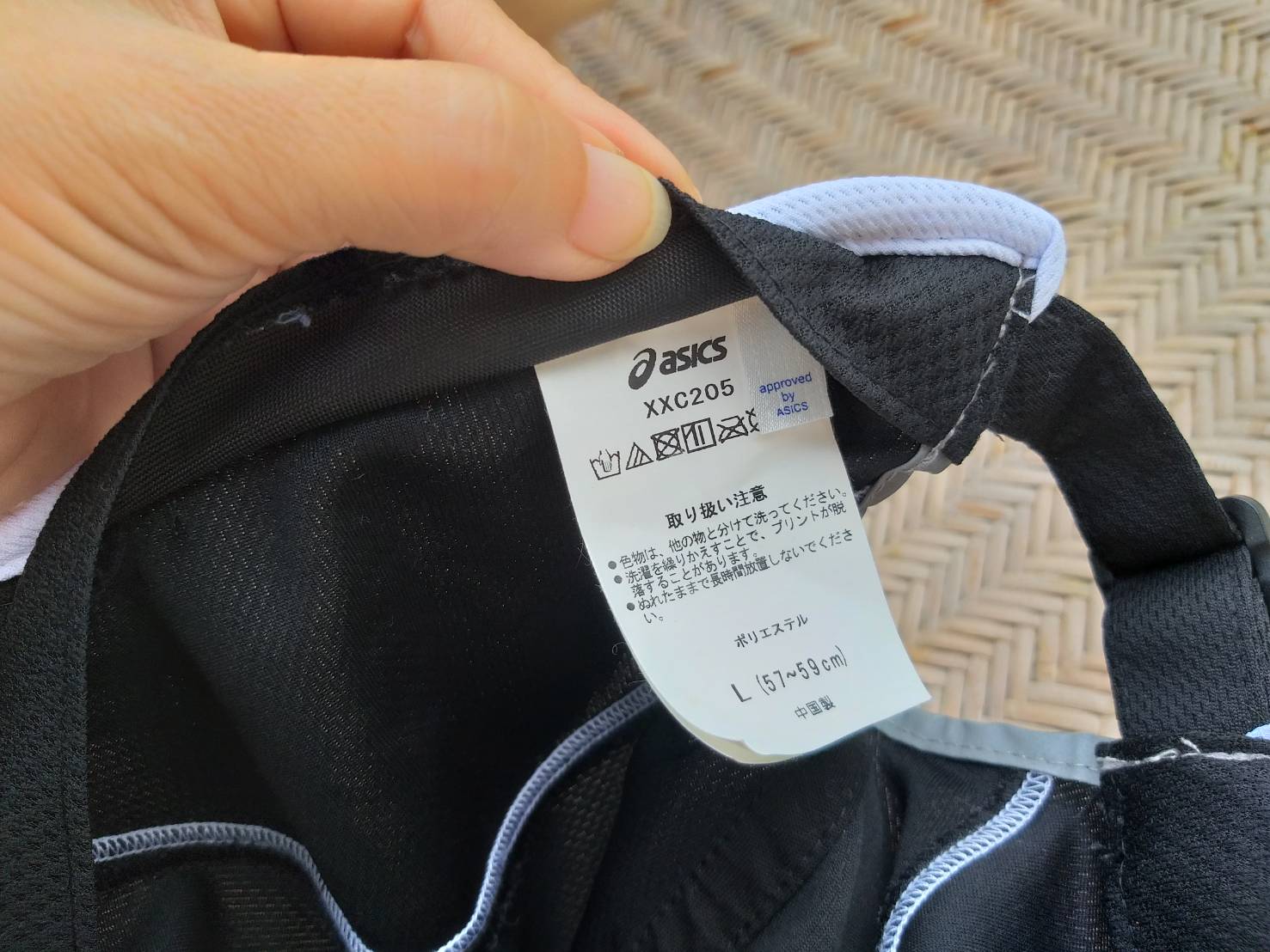 หมวกนักวิ่ง asics ราคาเต็ม 1800 (ของใหม่)