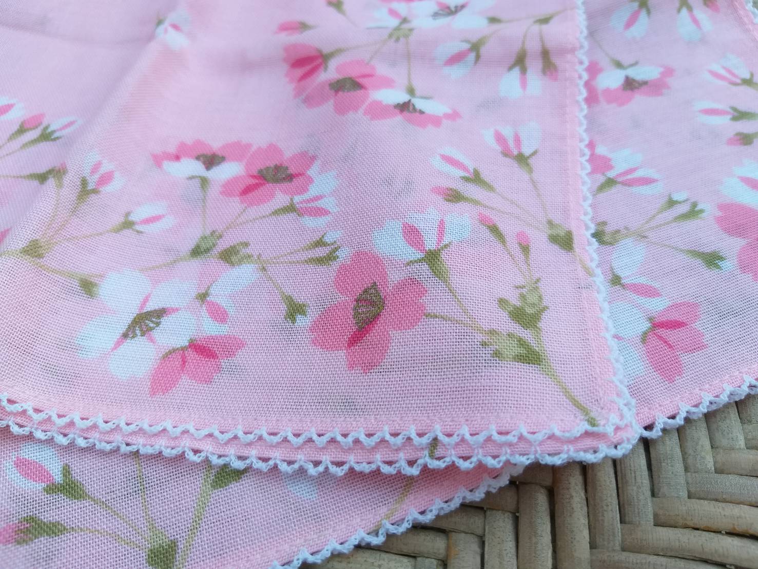 ผ้าเช็ดหน้าขอบโครเชต์ สวยหวานผ้าดีมากๆ