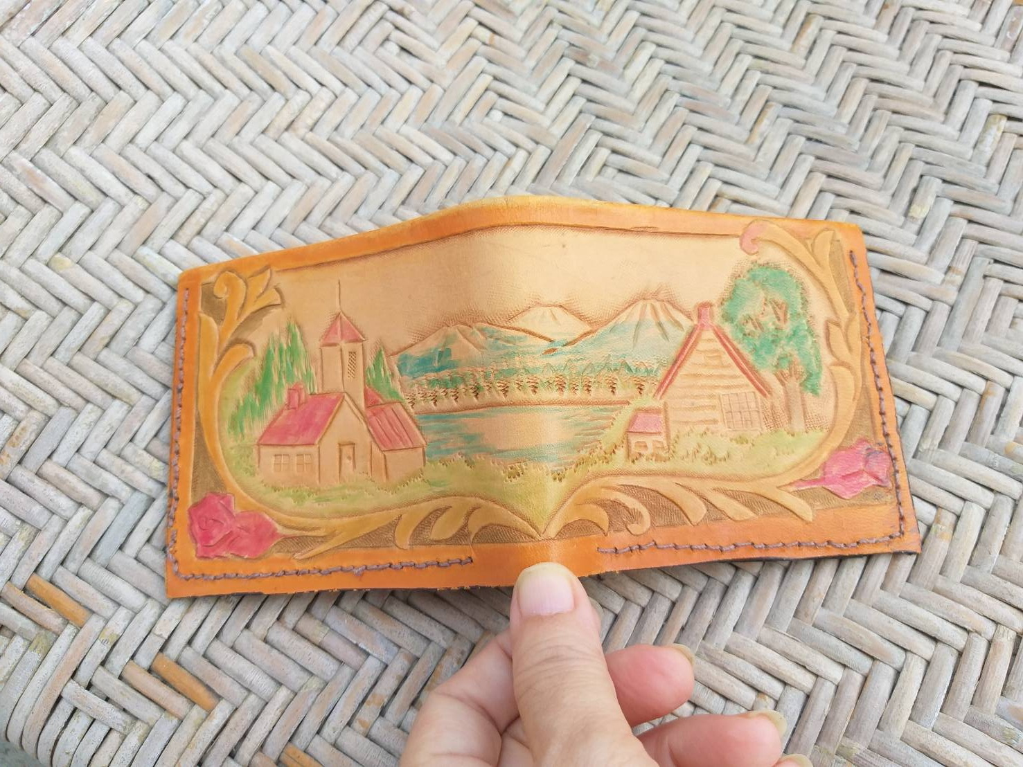 กระเป๋าสตางค์หนังแท้ปั๊มลาย สวยมาก (ของใหม่)