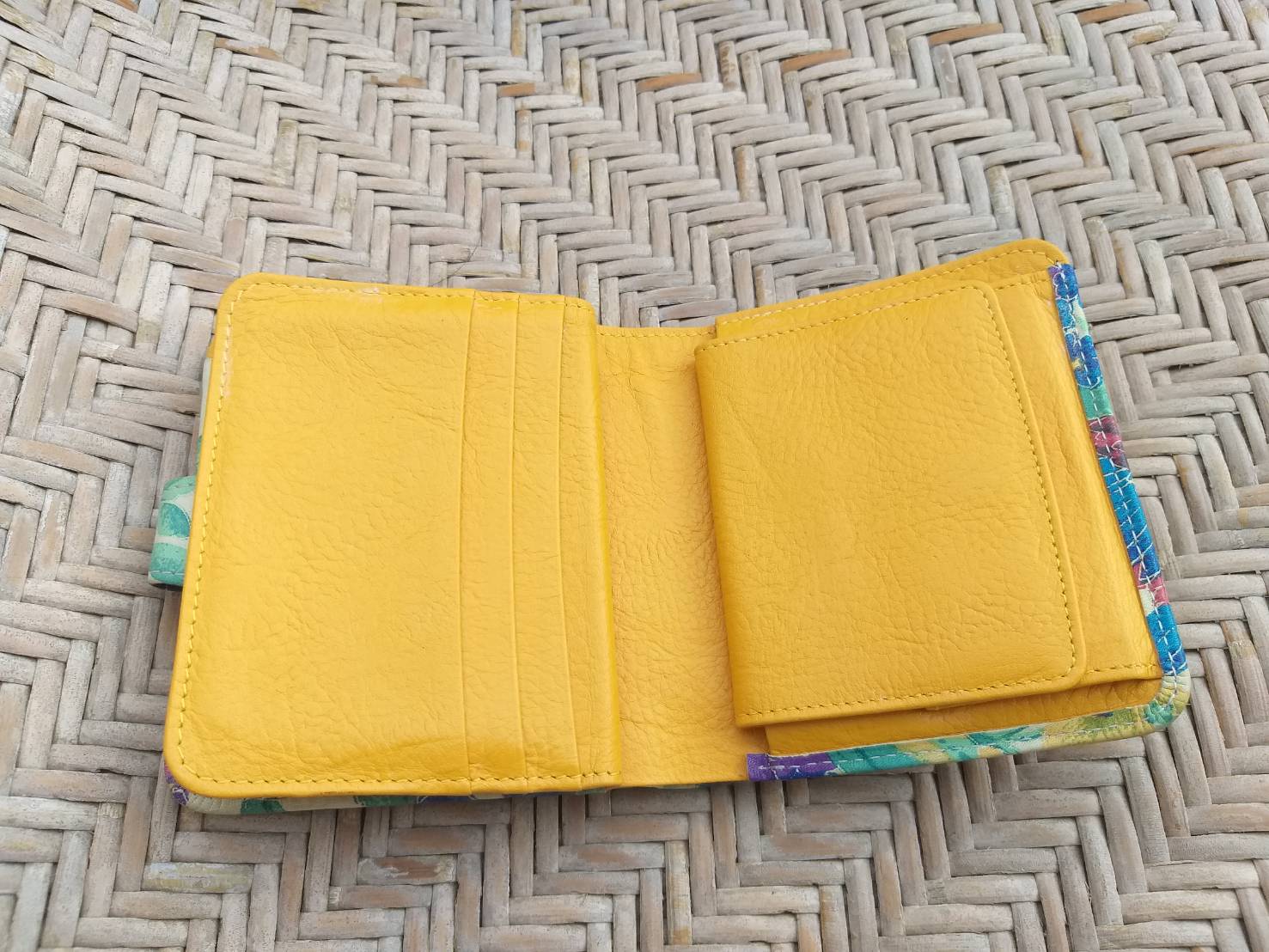 กระเป๋าสตางค์หนังแท้ ลายสวยมาก น่ารักค่ะ