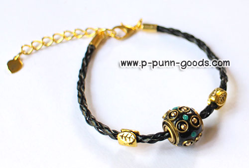 ข้อมือหนังถัก ลูกปัดอินโดนีเซีย