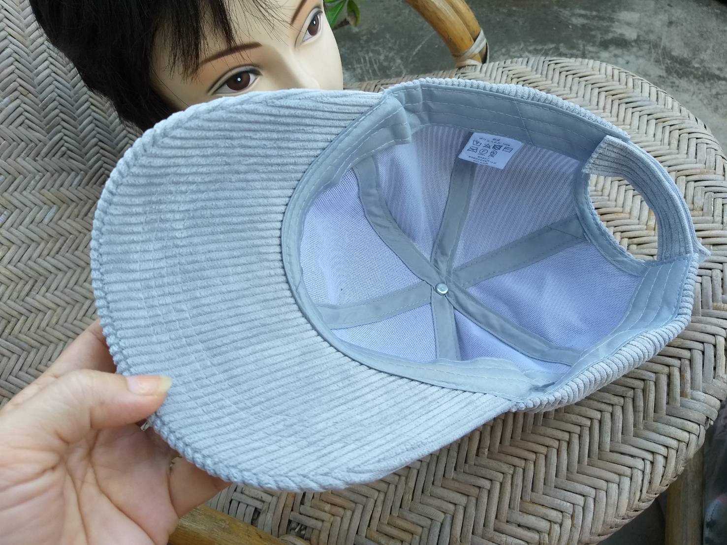 หมวกแก๊ปผ้าลูกฟูกสีเทา สวยเรียบๆ