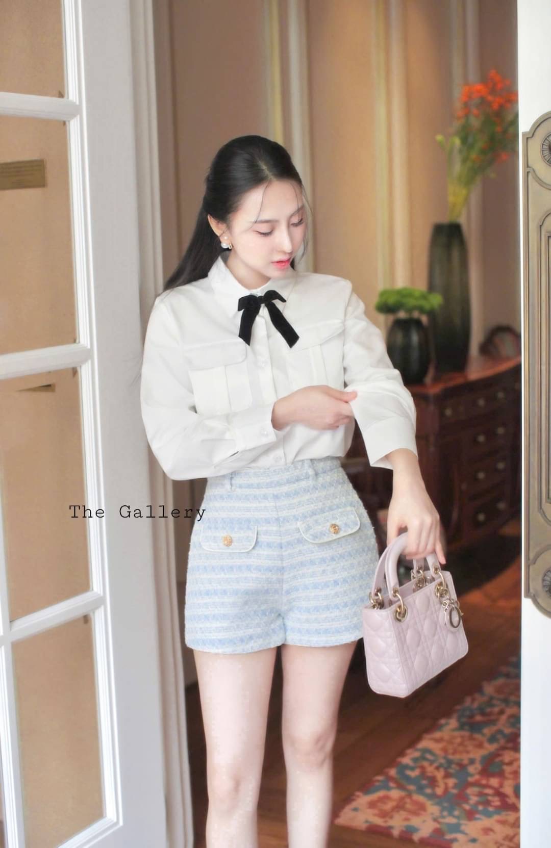 Set3ชิ้น เสื้อคลุมเบเซอร์ผ้าทวิต+เสื้อเชิ้ตสีขาว+กางเกงขาสั้น+ใส่คลุมสวยๆ เข้าเซ็ตหรือแยกแมตท์ได้หมดเลยจ้า เนื้อผ้าทวิต มีเทคเจอร์หรูหรามากๆค่ะ ใส่สบาย : สินค้าคุณภาพ (พร้อมส่ง)