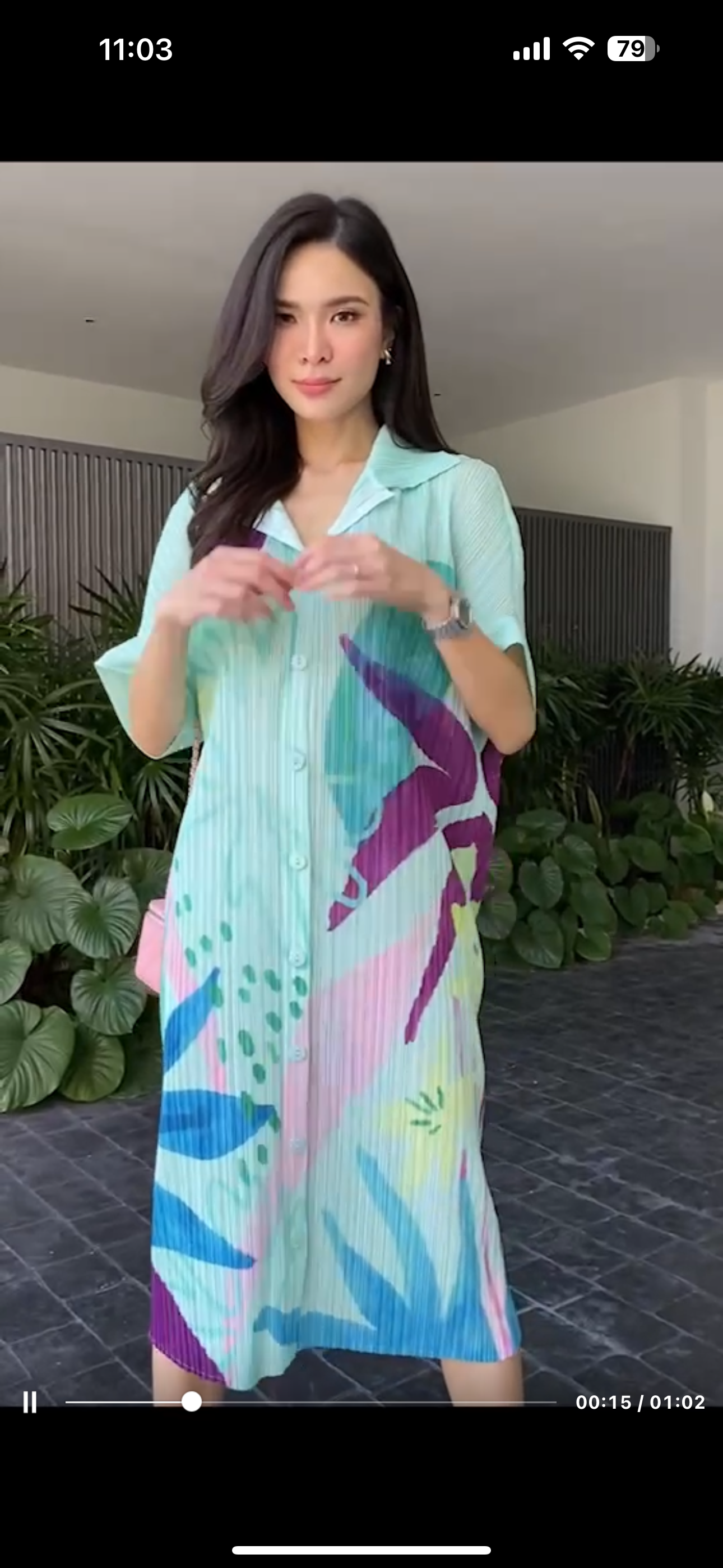 เดรสพลีทตัวยาวคอปกใหญ่ ทรงไหล่ล้ำ พับแขนเบิ้ล เกร๋กรู๊ดดด งานอัดพลีท 100% พลีท AA Premium ลายกราฟฟิค งานสวย ใส่สบาย : สินค้าคุณภาพ (พร้อมส่ง)