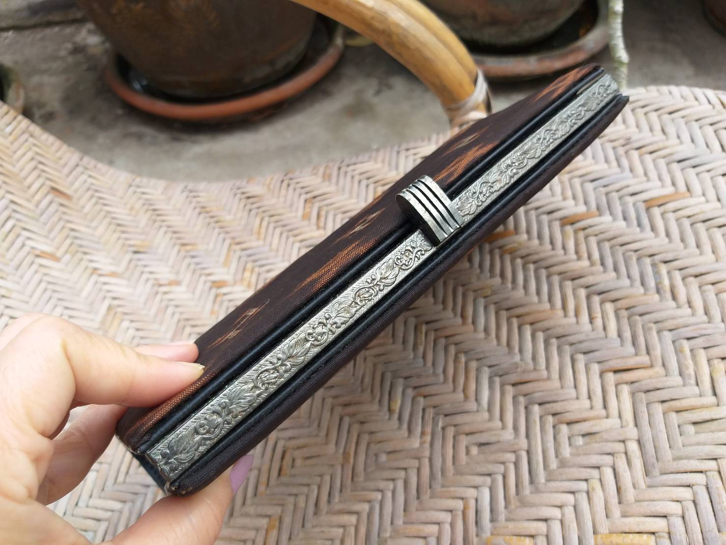 กระเป๋าผ้าทอ ถือออกงาน สวยสไตล์ไทยๆ