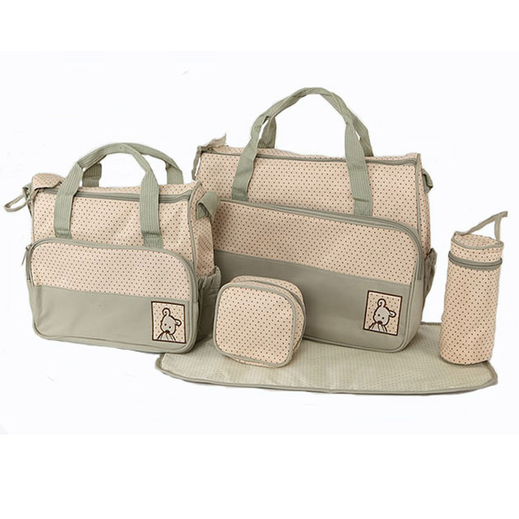 กระเป๋าเด็กอ่อน กระเป๋าคุณแม่ ใส่สัมภาระลูก Set 4 ชิ้น ผ้านุ่มลื่นกันน้ำ ลายจุดน่ารัก อย่างดี