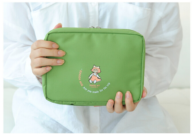 กระเป๋าใส่อุปกรณ์อาบน้ำ ขนาดกะทัดรัด ใส่อุปกรณ์อาบน้ำ แขวนได้ สำหรับเดินทาง ท่องเที่ยว พกพาสะดวกมี 4 สี 4 ลายให้เลือก