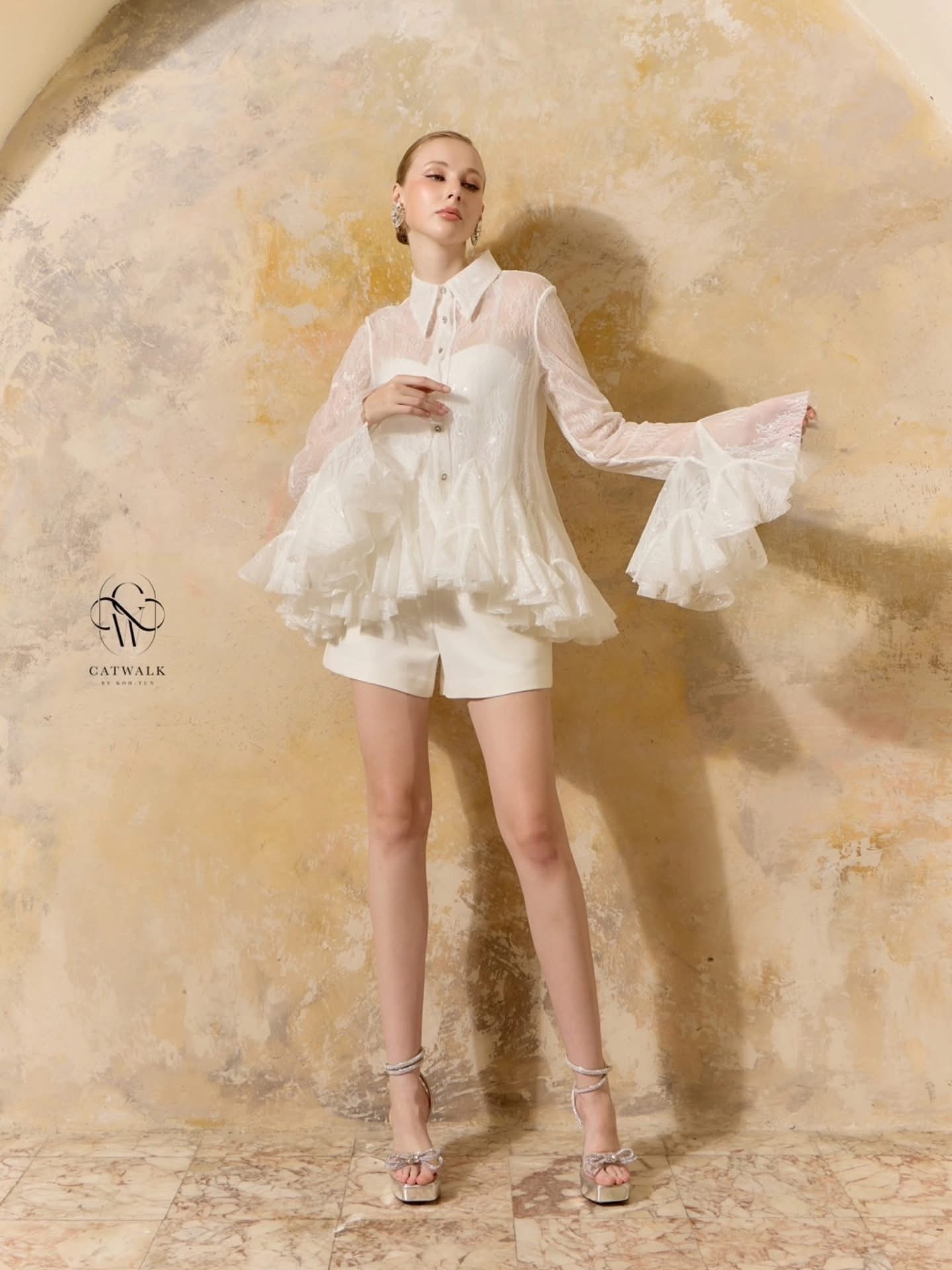 เสื้อเชิ้ตเทหลังผ้าลูกไม้ซีทรูปักแต่งเลื่อม เนื้อผ้าลูกไม้ซีทรูเกรดเอ ใส่สบาย : สินค้าคุณภาพ (พร้อมส่ง)