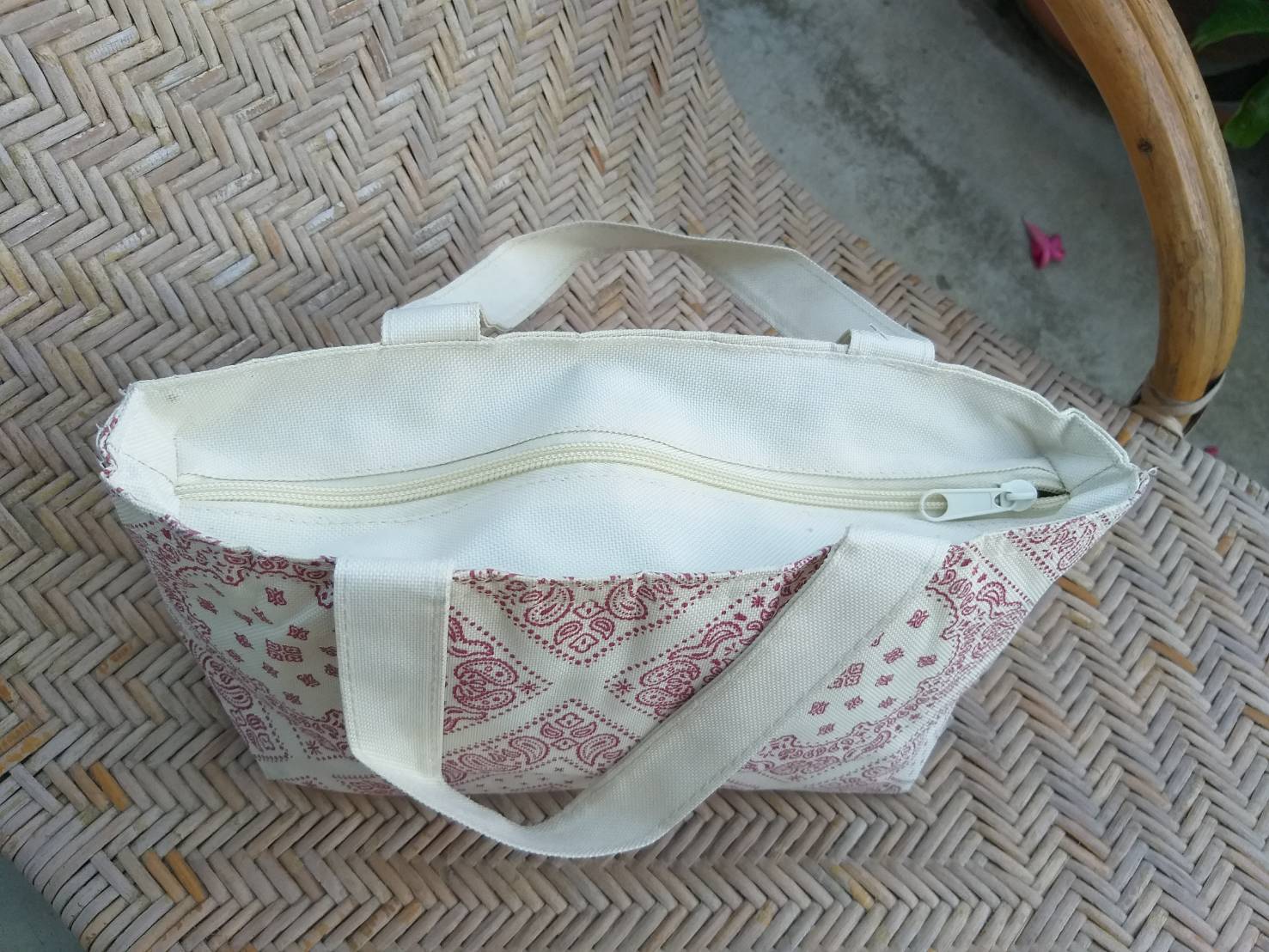 กระเป๋าเก็บร้อนเย็น ปากกระเป๋ารูดซิบ (ของใหม่)