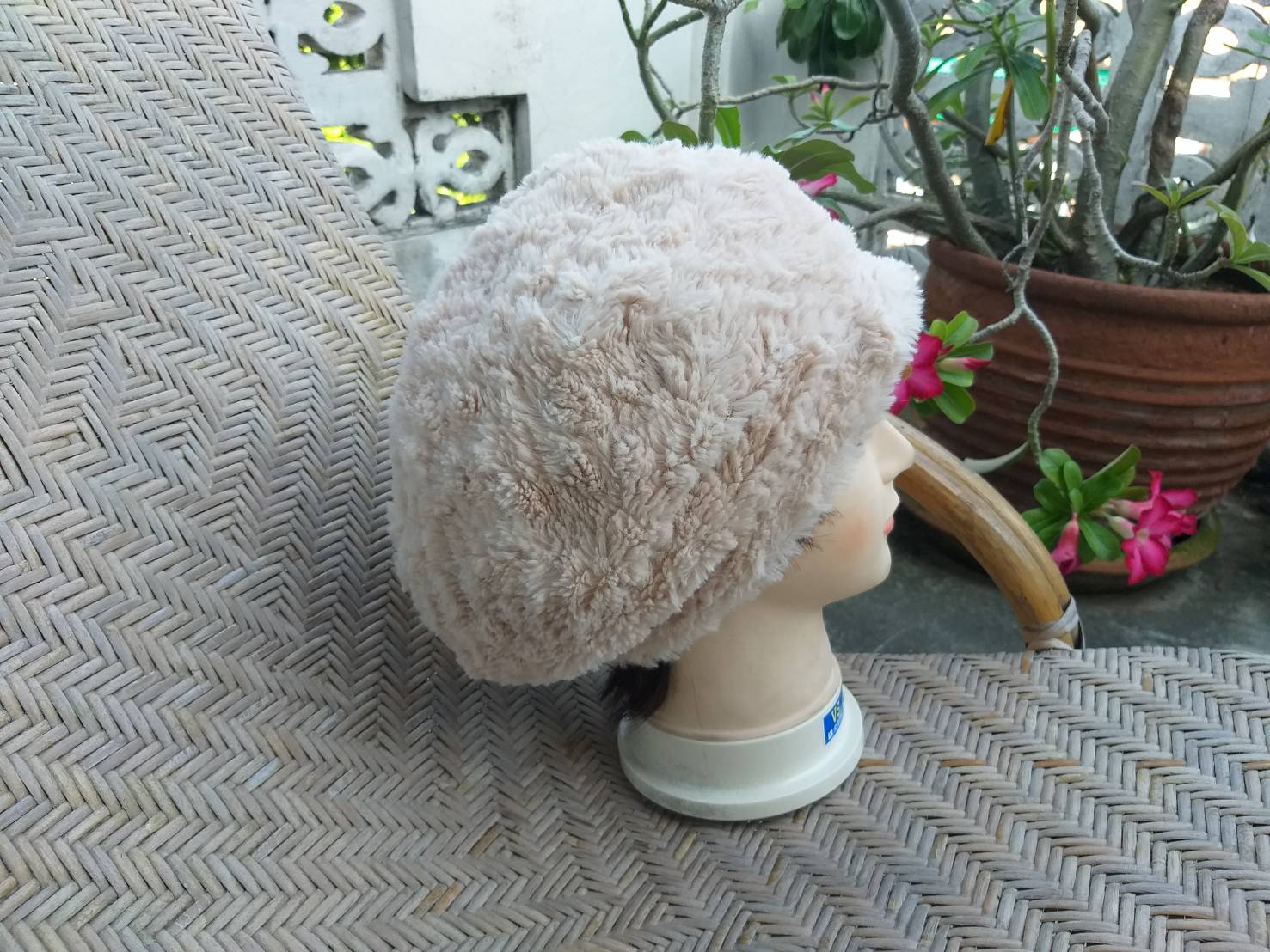 หมวกเฟอร์นุ่มๆ ทรงฟักทองน่ารักมากใบนี้ เกร๋ๆ