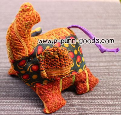 ตุ๊กตาช้างน้อยผ้าปักชาวเขา