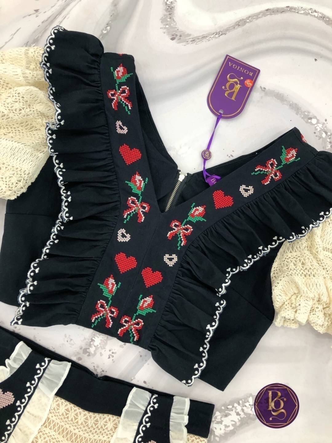 เซ็ต 2 ชิ้นเสื้องานปัก + กระโปรงลูกไม้พรีเมียม โทนดำครีมดูเรียบหรูดูแพงมาก สินค้าคุณภาพ (พร้อมส่ง)