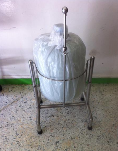 ที่โยกถังน้ำ 20 ลิตรใช้ได้ทั้งถังแบบใสและแบบขุ่น ชิ้นงานทำด้วยสแตนเลส
