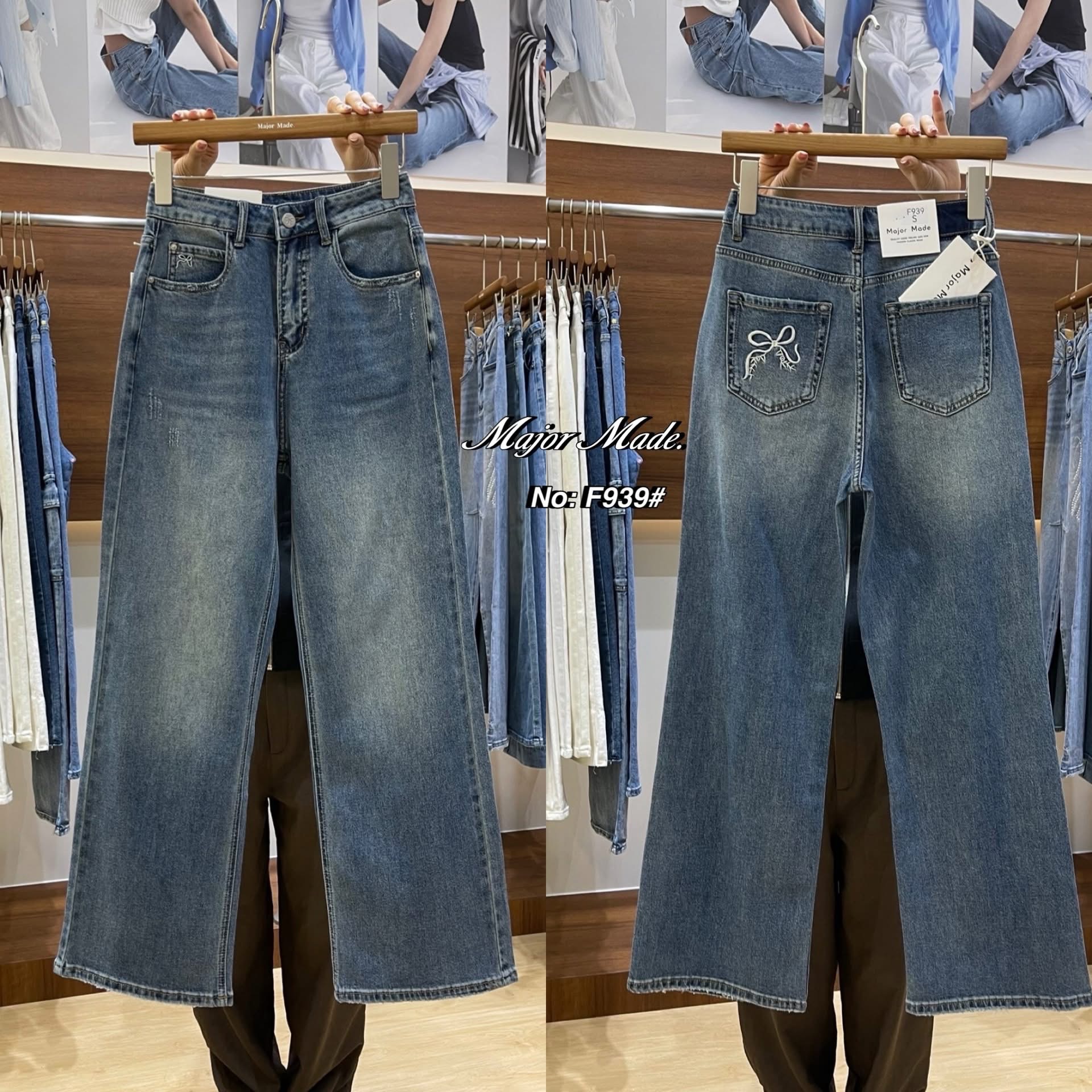 กางเกงยีนส์ขากระบอก ทรงเอวสูงงงง ดีเทลมีเย็ดรูปโบว์สีขาวตรงกระเป๋าหน้าหลัง ใส่สบาย : สินค้าคุณภาพ (พร้อมส่ง)