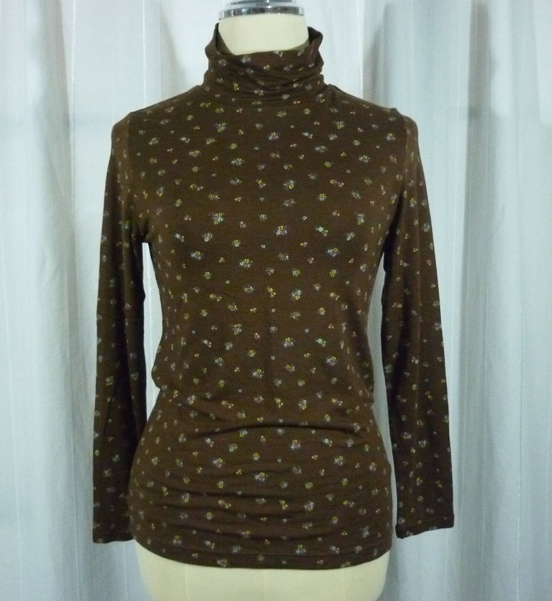 เสื้อฮีทเทคหญิง น้ำตาลลายดอกไม้ THEORIA Sz L