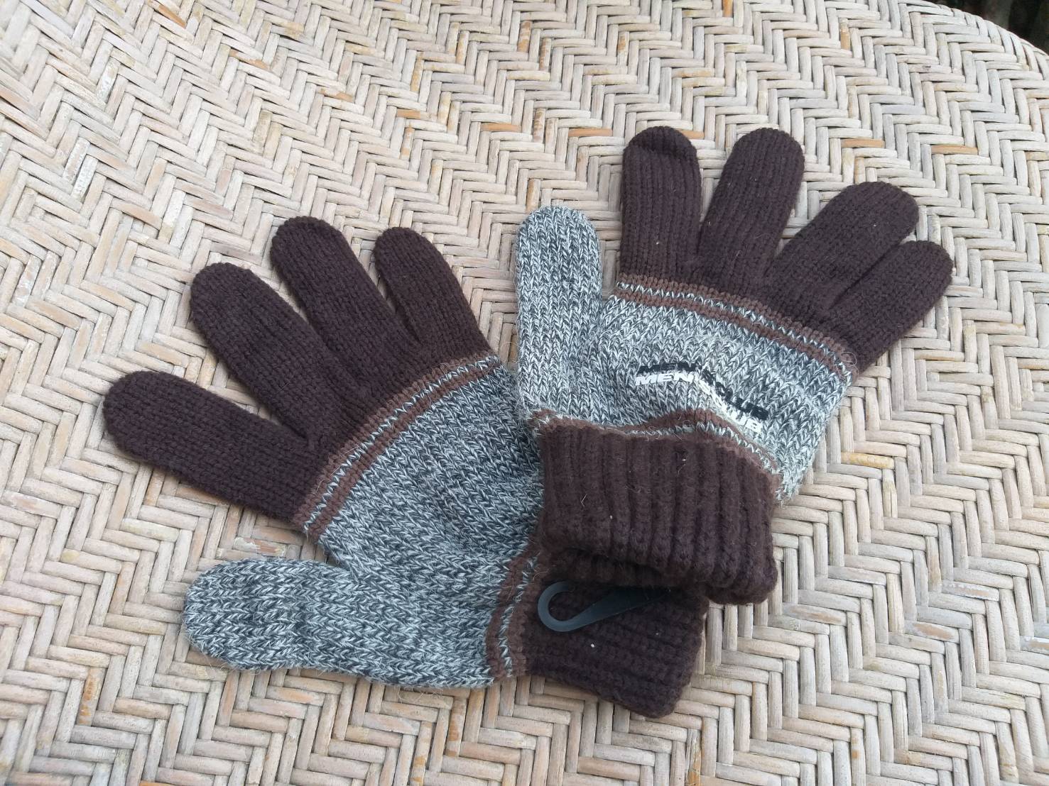 ถุงมือชาย ไหมพรมขนสัตว์ (ของใหม่)