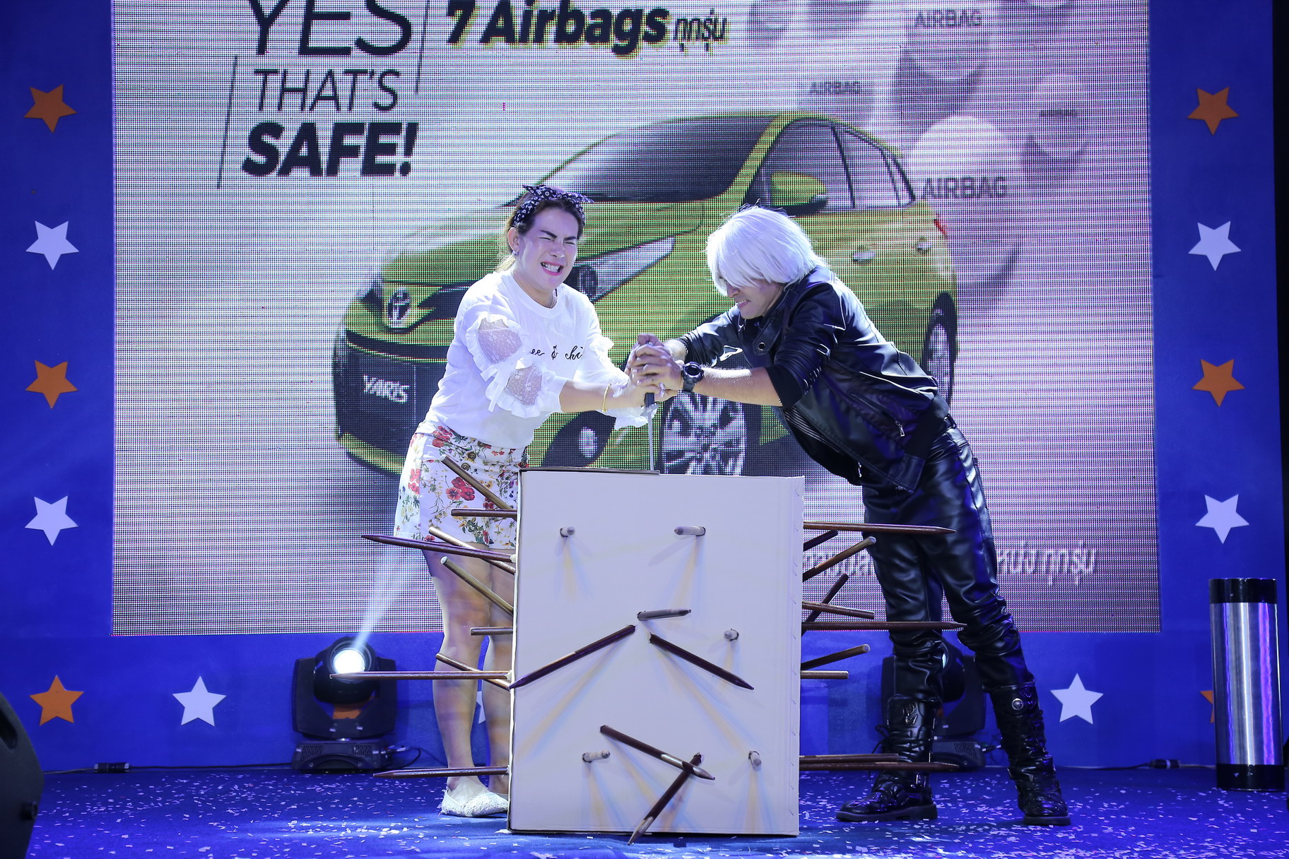 มายากล นักมายากล การแสดง โชว์ Magic Show งาน "ไฮลักซ์ รีโว่ เฟสติวัล 25/11/2560