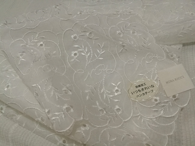 ผ้าเช็ดหน้า NINA RICCI ผืนใหญ่ ผ้าปักลูกไม้ สวยมากๆ