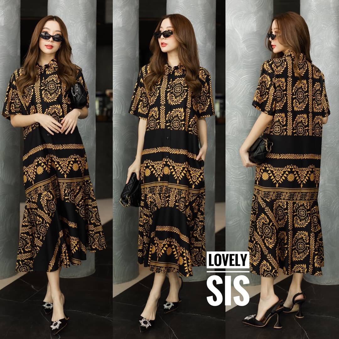เดรสคอปกแขนสั้น เนื้อผ้าไหมอิตาลี่ พริ้วลื่นเย็นสบายพิมพ์ลายคมชัด แต่ง กระดุมเรียงแกะได้จริง ต่อชายระบาย ทรงสวย มีกระเป๋าสองข้างสะโพก ชุดเดียวจบ สินค้าคุณภาพ (พร้อมส่ง)