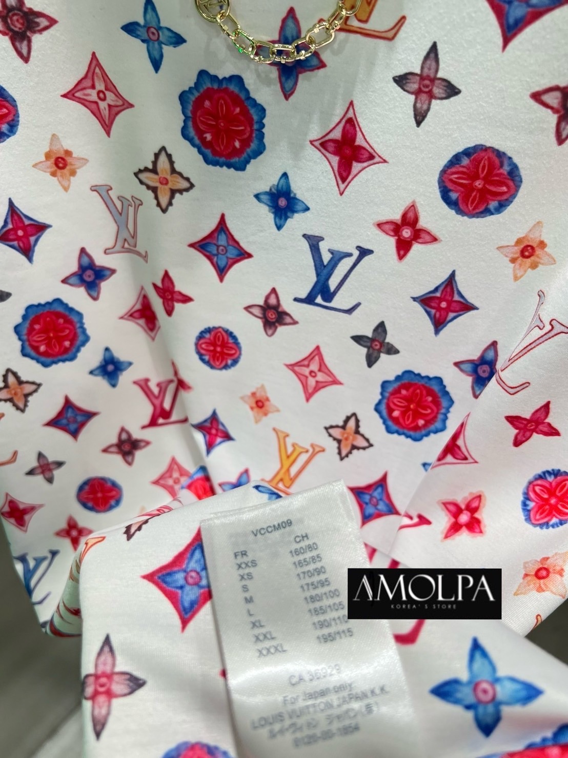 เสื้อยืด LV สวยเด่น ลายใหม่ชนช๊อปป สวยม๊ากกกกก เนื้อผ้าดี มากๆค่ะ ผ้าเย็นๆ ใส่สบายสุดๆ ใส่สบาย : สินค้าคุณภาพ (พร้อมส่ง)