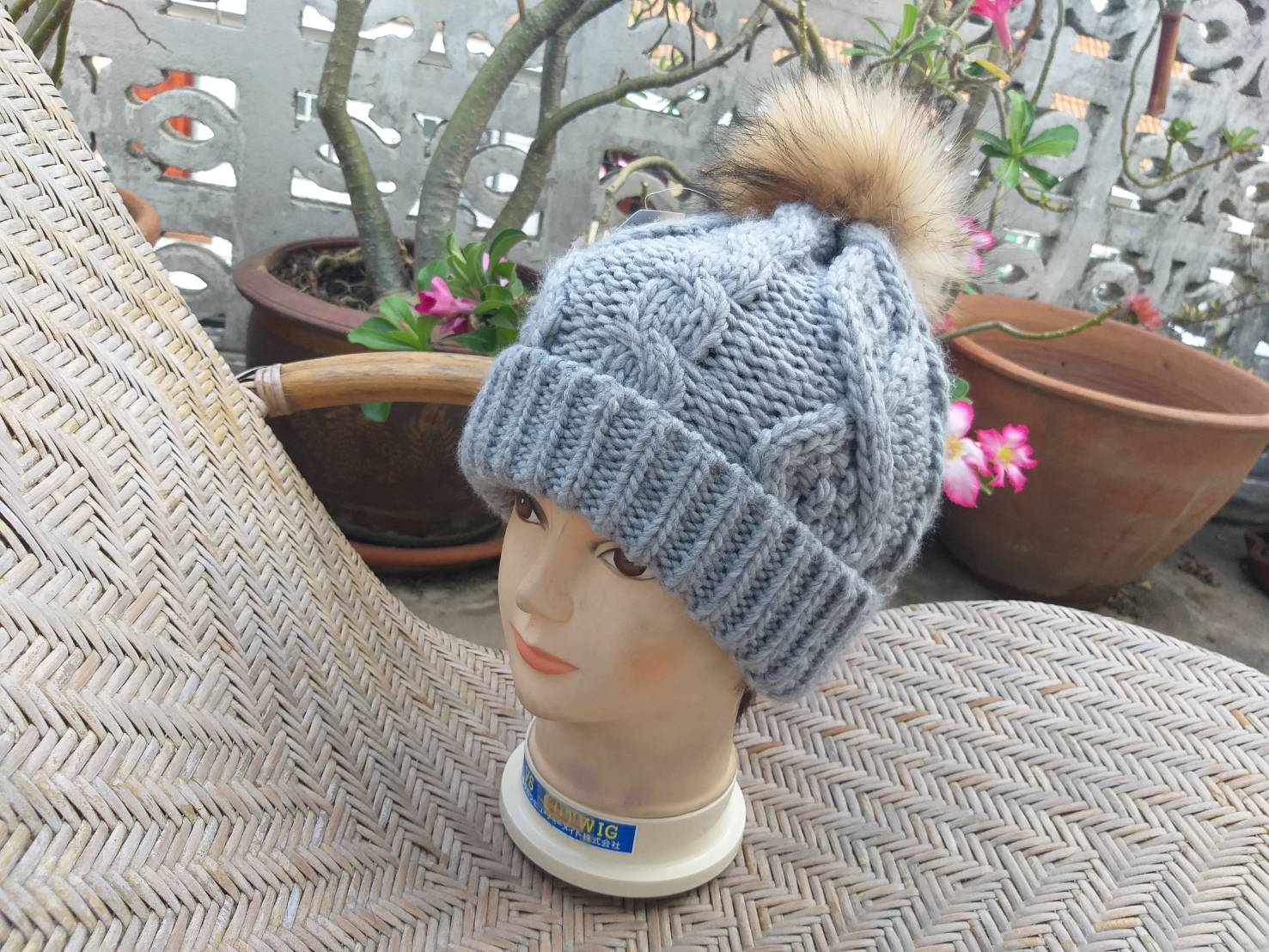 หมวกไหมพรม 2OZ จุก fur fox แท้ (ของใหม่)