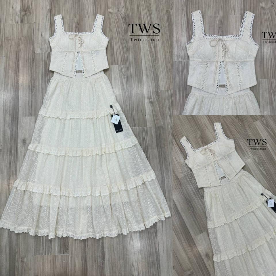 Set.2ชิ้น เสื้อลูกไม้แต่งผูกโบว์ ผ่าห้าเพิ่มความ เซ็กซี่น่ารักๆนิดๆ แมทมาพร้อมกระโปรงลูกไม้ แต่งชายระบายงานชุดนี้แนะนำเลยค่ะลูกไม้สวย มร๊วกกก ใส่สบาย : สินค้าคุณภาพ (พร้อมส่ง)