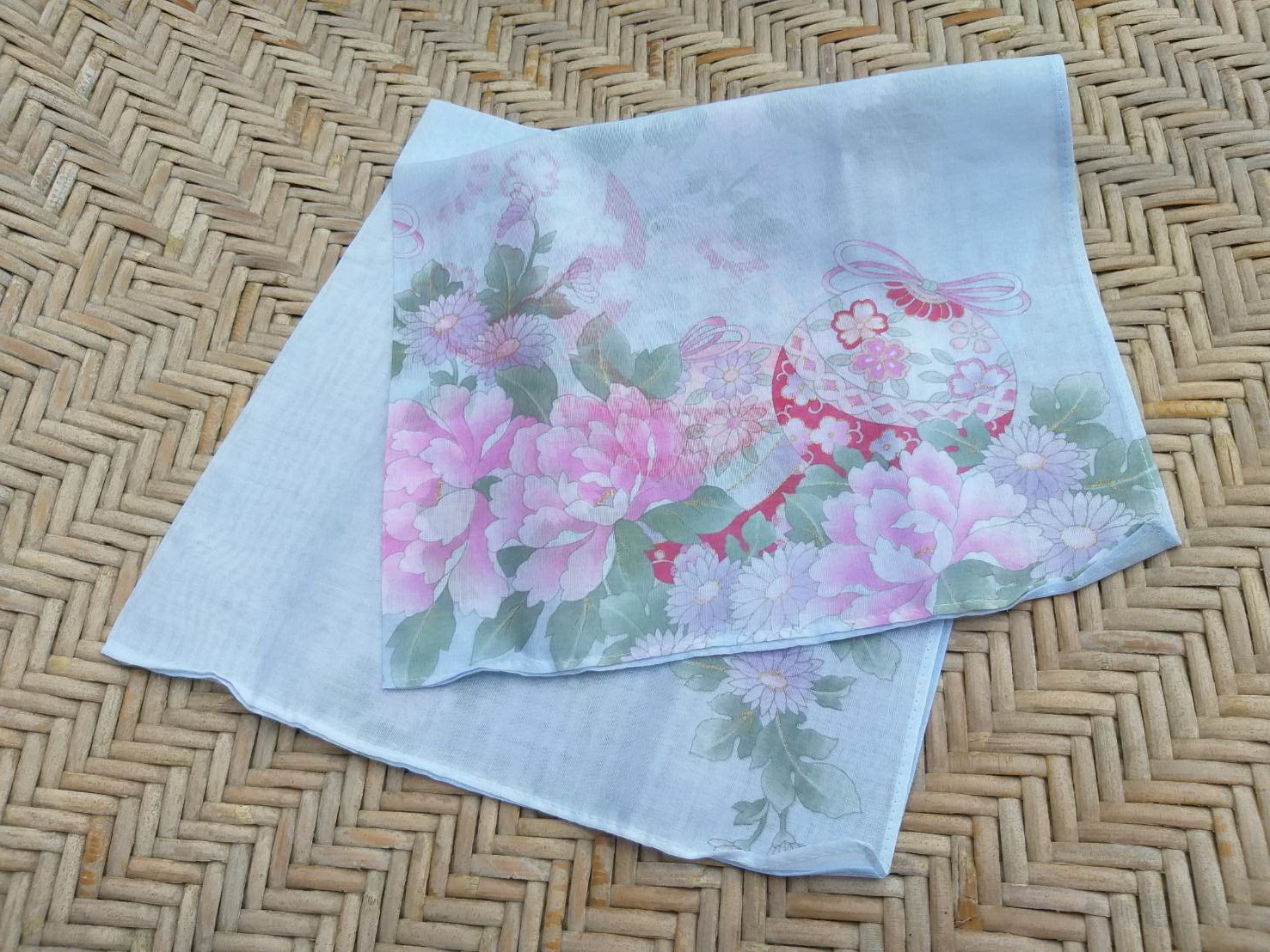ผ้าเช็ดหน้าลายดอกไม้ สีหวานพาสเทล