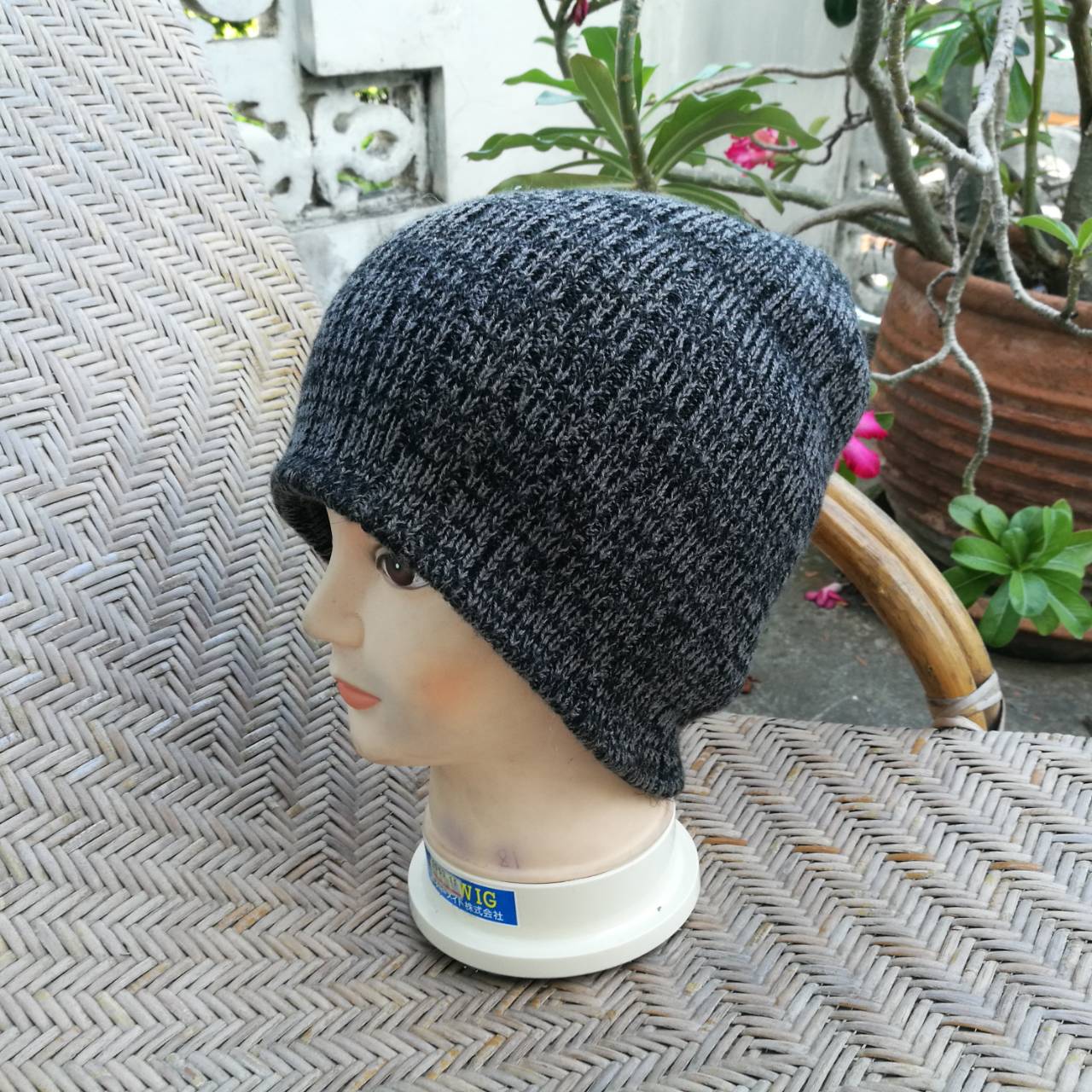 หมวกไหมพรม 2 ชั้น สีสลับดำเทา สวยค่ะ